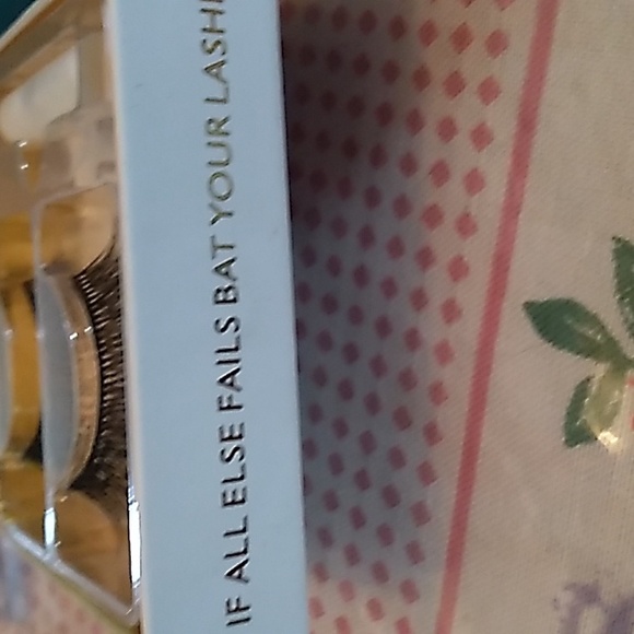 Battington False Eye Lashes - Picture 3 of 3